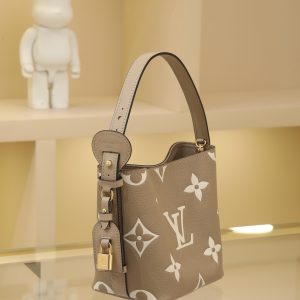 Alternative view of 18 x 12 x 16 cm (height x width x length)